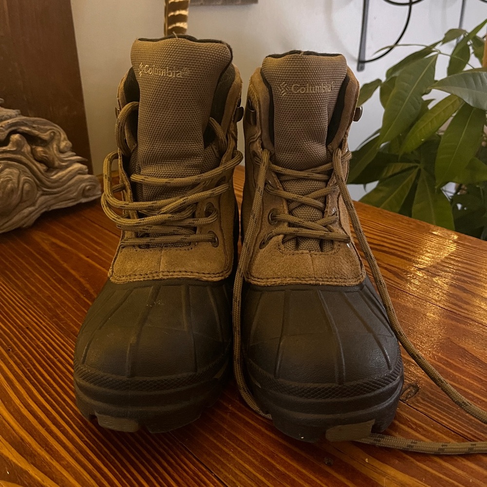 Columbia Falmouth Boots - Size 7
